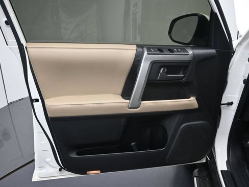 Used 2019 Toyota 4Runner SR5 Premium AWD/4WD image 18