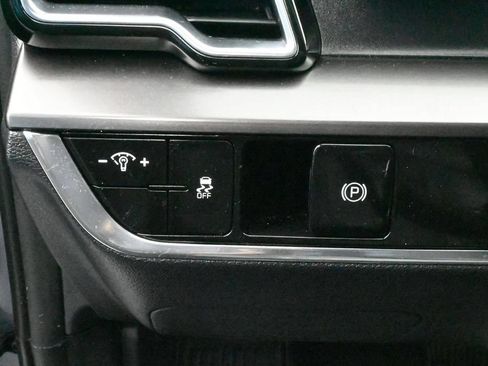 Used 2025 Kia Sportage EX FWD image 16