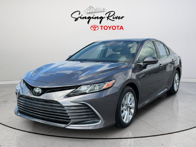 Used 2023 Toyota Camry LE FWD image 3