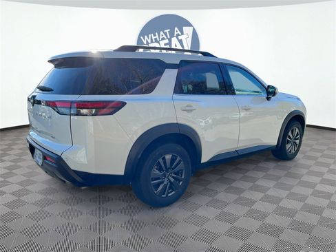 Certified 2024 Nissan Pathfinder SV image 5