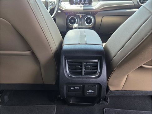 Used 2019 Chevrolet Blazer Premier w/ Sun and Wheels Package FWD image 11