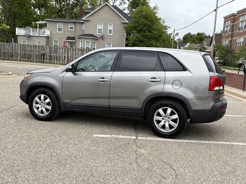 Used 2012 Kia Sorento LX w/ Third Row Pkg image 13