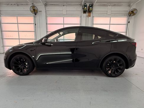 Used 2023 Tesla Model Y Long Range AWD/4WD image 2