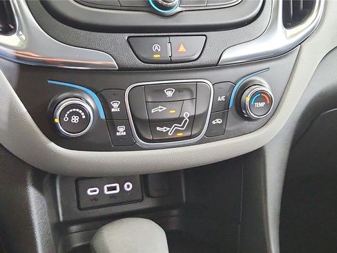 Used 2022 Chevrolet Equinox LS w/ LS Convenience Package image 24