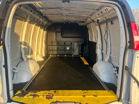 Used 2021 Chevrolet Express 2500 w/ Driver Convenience Package image 28