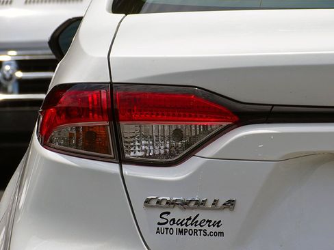 Used 2021 Toyota Corolla LE FWD image 14