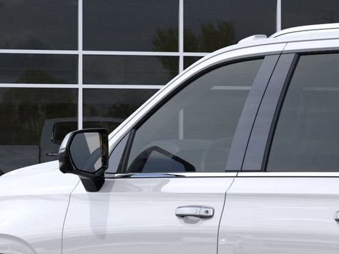 New 2025 Chevrolet Suburban Premier image 12