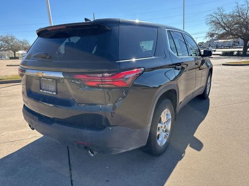 Used 2022 Chevrolet Traverse LS image 7