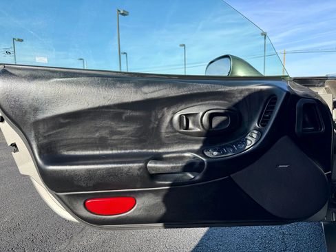 Used 2001 Chevrolet Corvette Convertible w/ Preferred Equipment Group2 image 28