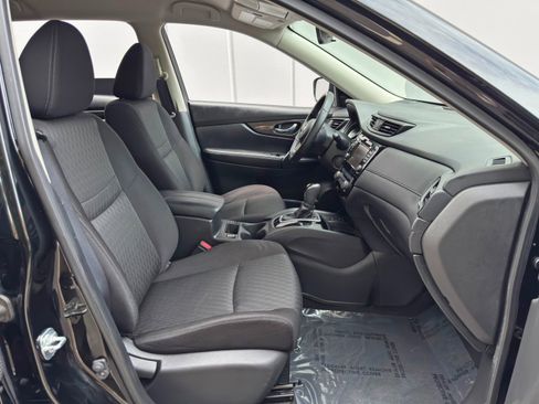 Used 2019 Nissan Rogue SV w/ Premium Package FWD image 14