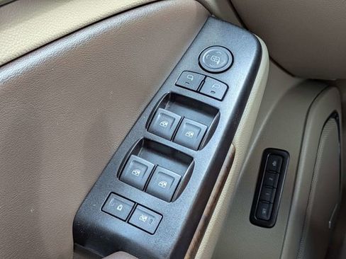 Used 2019 Chevrolet Suburban LT RWD image 26