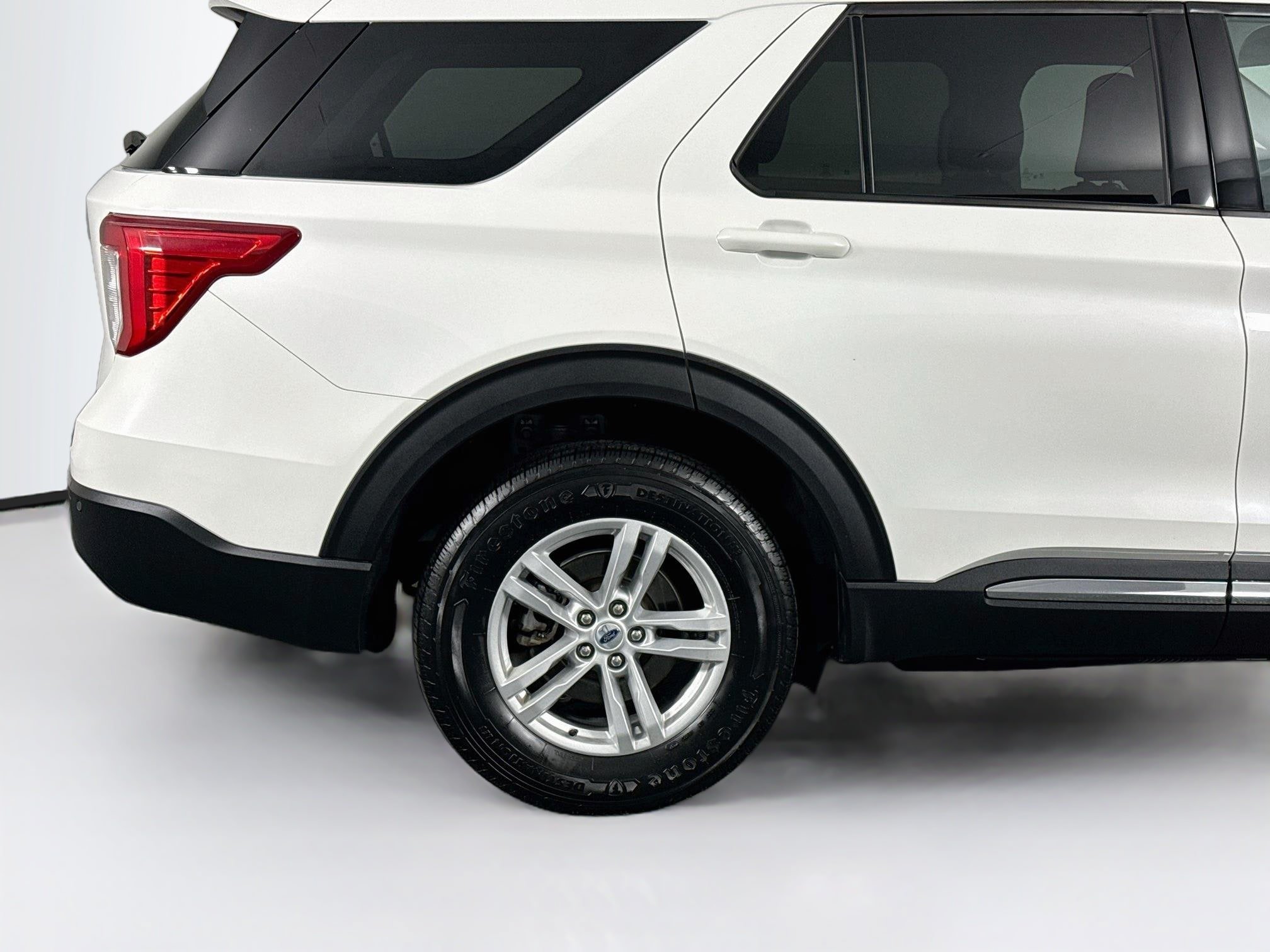 Used 2023 Ford Explorer XLT AWD/4WD image 45