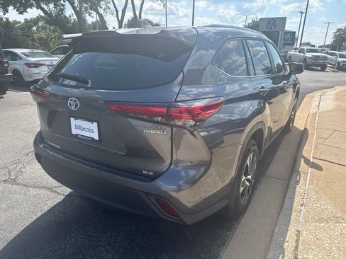 Used 2023 Toyota Highlander XLE AWD/4WD image 6