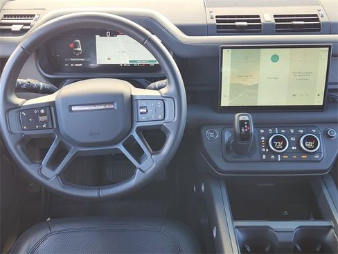 Used 2025 Land Rover Defender 130 X-Dynamic SE image 26