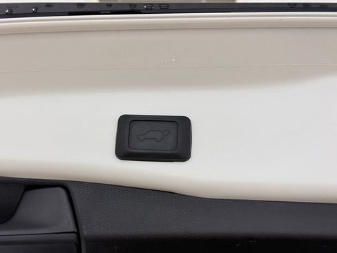 Used 2024 Toyota RAV4 XLE Premium AWD/4WD image 31
