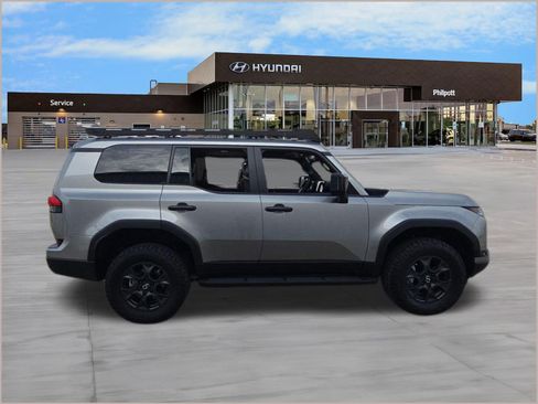 Used 2025 Lexus GX 550 image 8