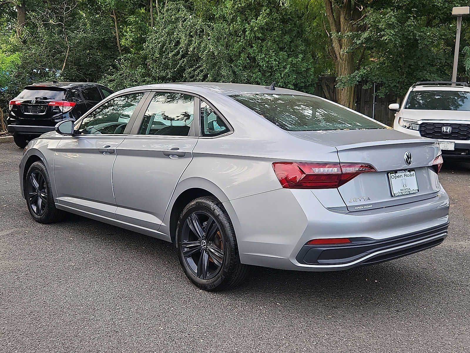 Used 2023 Volkswagen Jetta SE FWD image 4