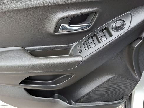 Used 2019 Chevrolet Trax LS FWD image 10