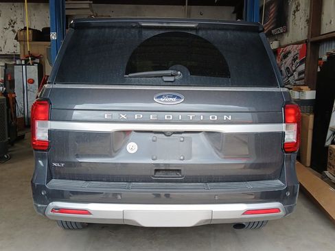 Used 2022 Ford Expedition XLT image 7