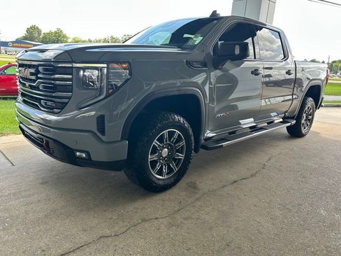 Used 2024 GMC Sierra 1500 AT4 w/ Technology Package AWD/4WD image 4