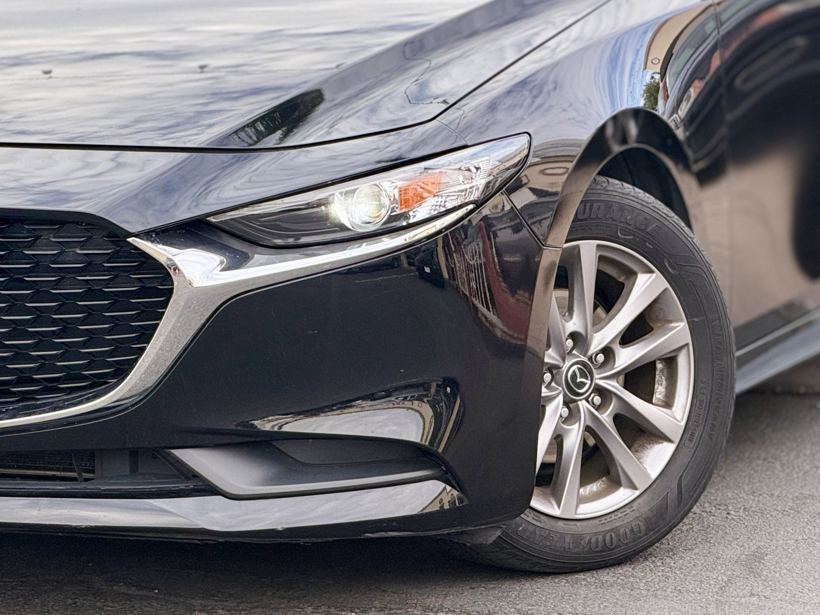 Used 2021 MAZDA MAZDA3 Sedan FWD image 5