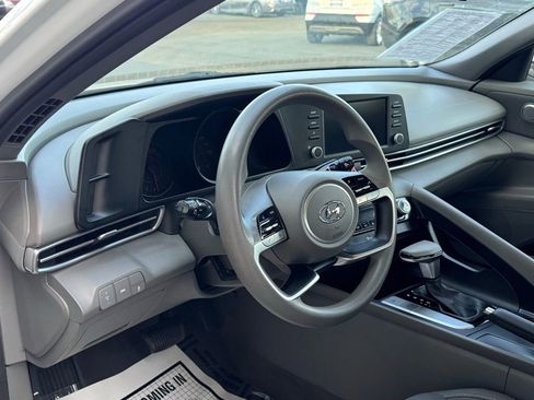 Used 2023 Hyundai Elantra SEL image 11