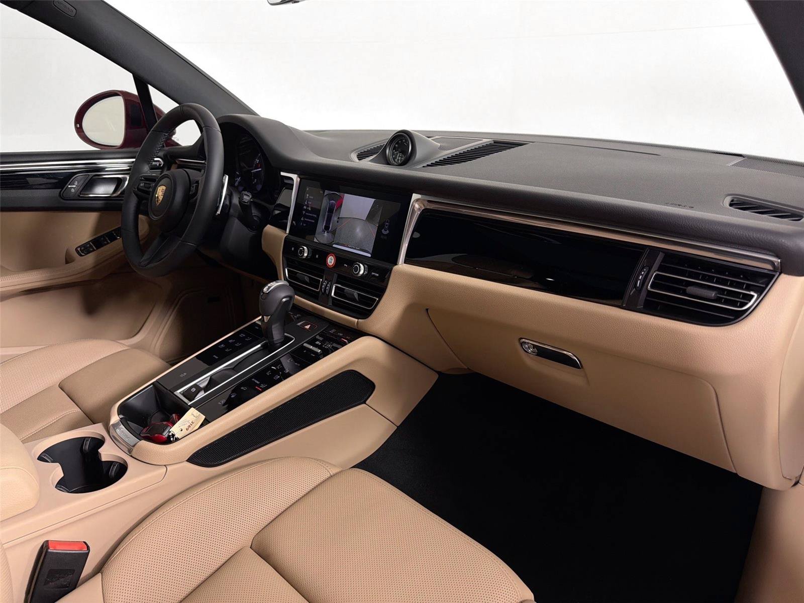 Certified 2026 Porsche Macan AWD/4WD image 29