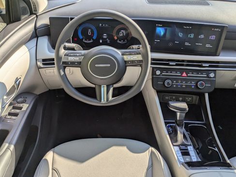 Certified 2025 Hyundai Tucson SE image 14