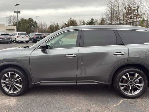 Certified 2025 INFINITI QX60 Luxe image 8