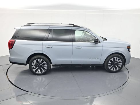 Used 2025 Ford Expedition Platinum w/ Driver's Package AWD/4WD image 40