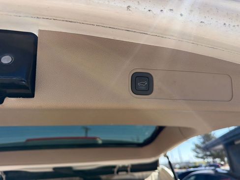 Used 2013 Chevrolet Suburban LTZ image 13