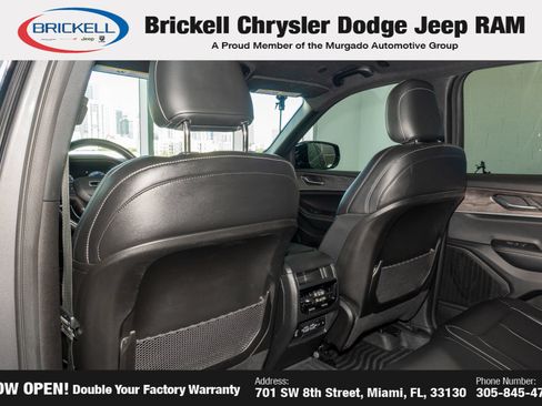 Used 2025 Jeep Grand Cherokee Limited AWD/4WD image 23