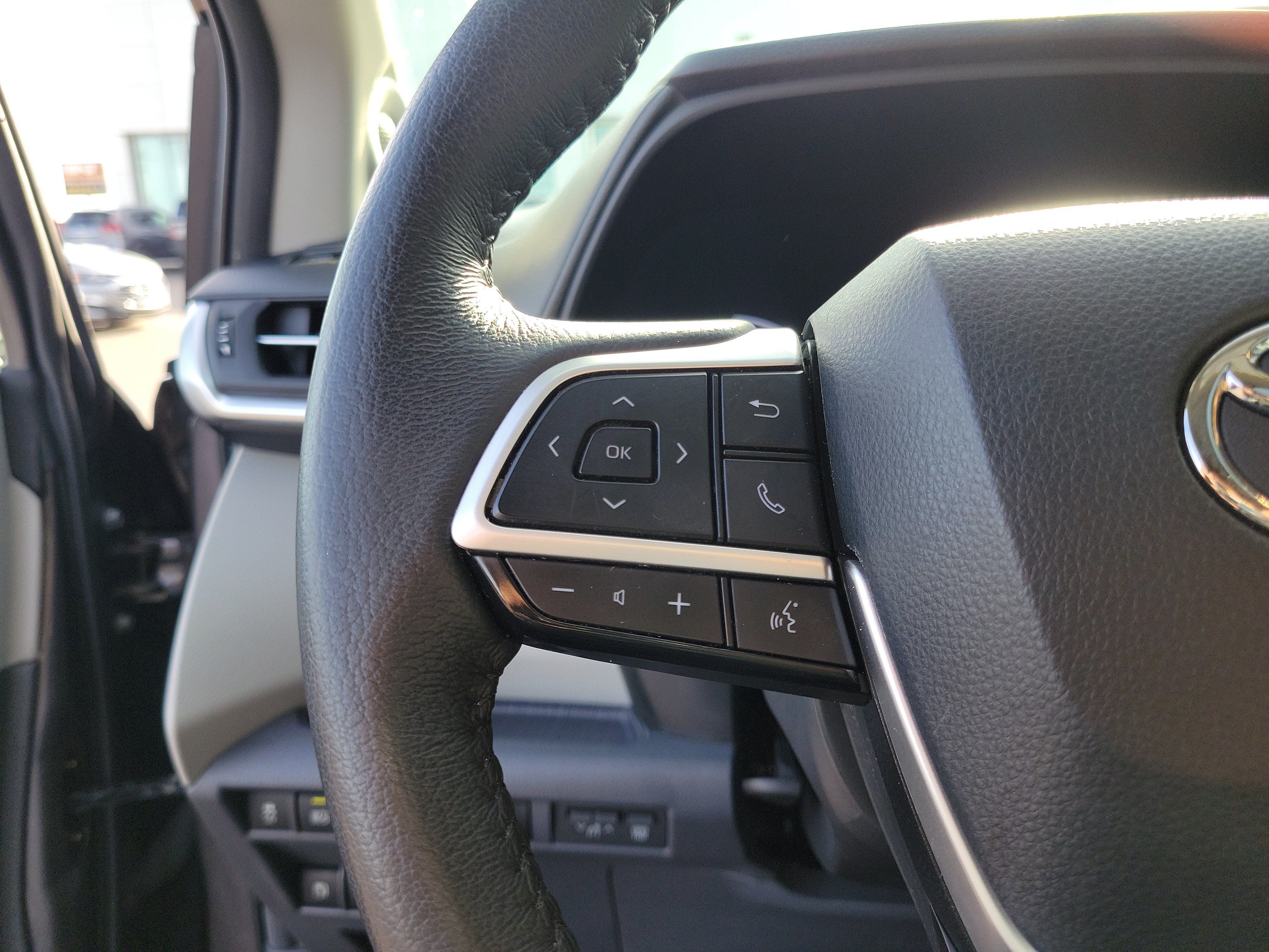 Used 2023 Toyota Sienna XLE w/ XLE Plus Package AWD/4WD image 22