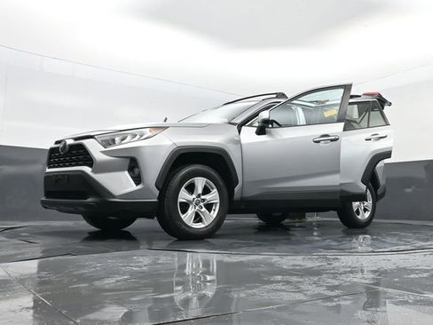 Used 2019 Toyota RAV4 XLE w/ All Weather Liner Package AWD/4WD image 31