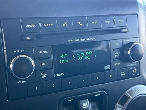 Used 2018 Jeep Wrangler Sport AWD/4WD image 17