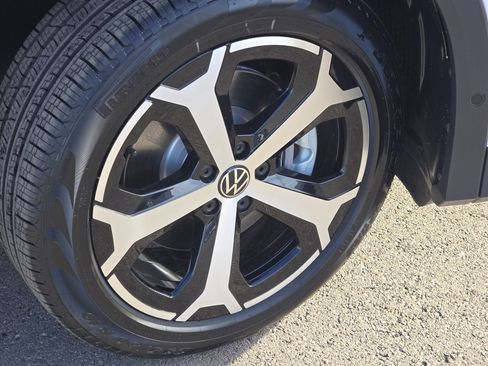 New 2026 Volkswagen Tiguan SE image 14