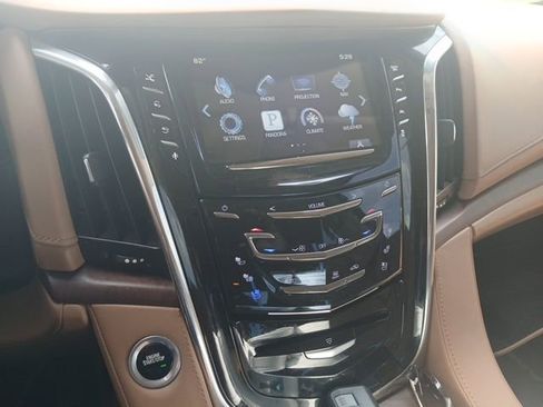 Used 2016 Cadillac Escalade Platinum AWD/4WD image 12