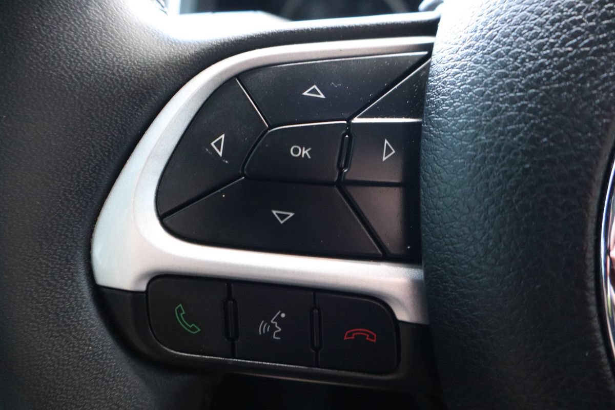 Used 2018 Jeep Renegade Latitude FWD image 29