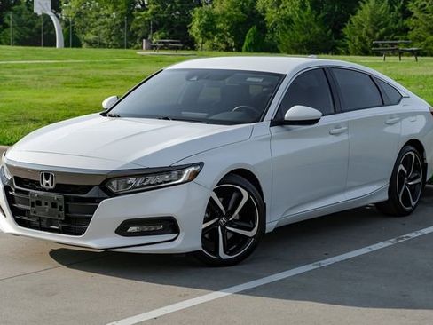 Used 2019 Honda Accord Sport image 3