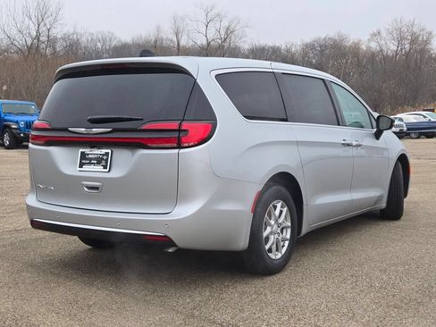 New 2026 Chrysler Pacifica Select FWD image 13