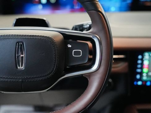 Used 2025 Lincoln Navigator Reserve AWD/4WD image 19