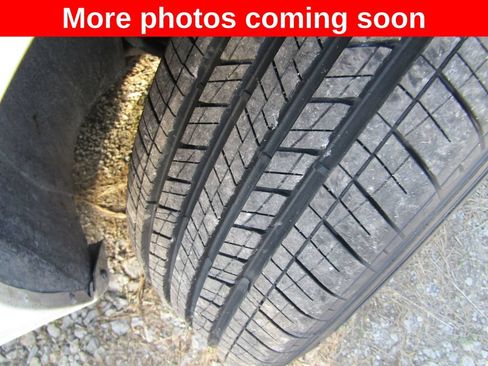 Used 2016 Chrysler Town & Country Touring FWD image 10