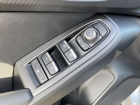 Used 2025 Subaru Crosstrek 2.5i Limited w/ Crosstrek Mirror Package image 18