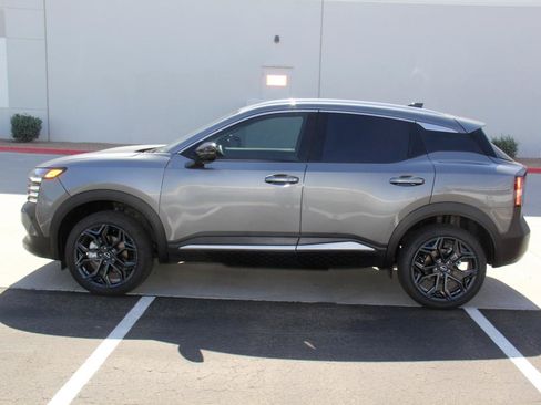 Used 2026 Nissan Kicks SR FWD image 8