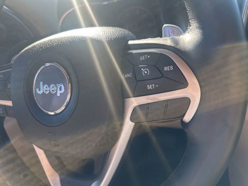 Used 2017 Jeep Grand Cherokee Limited image 37