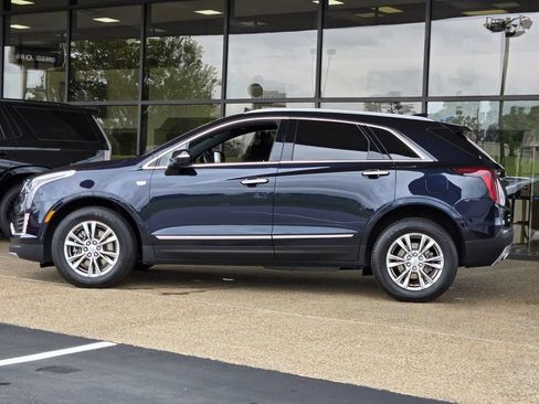 Used 2022 Cadillac XT5 Premium Luxury AWD/4WD image 2