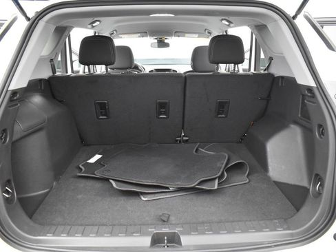 Used 2024 GMC Terrain SLE image 35