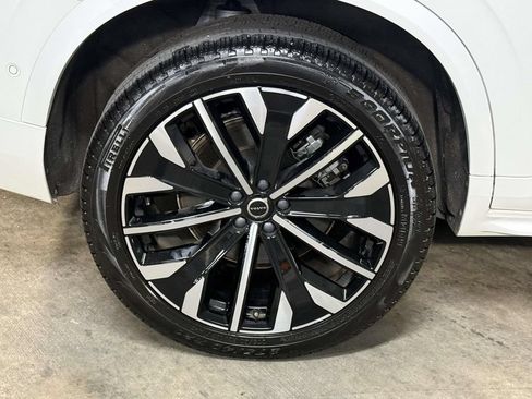 Used 2025 Volvo XC90 B6 Plus AWD/4WD image 13