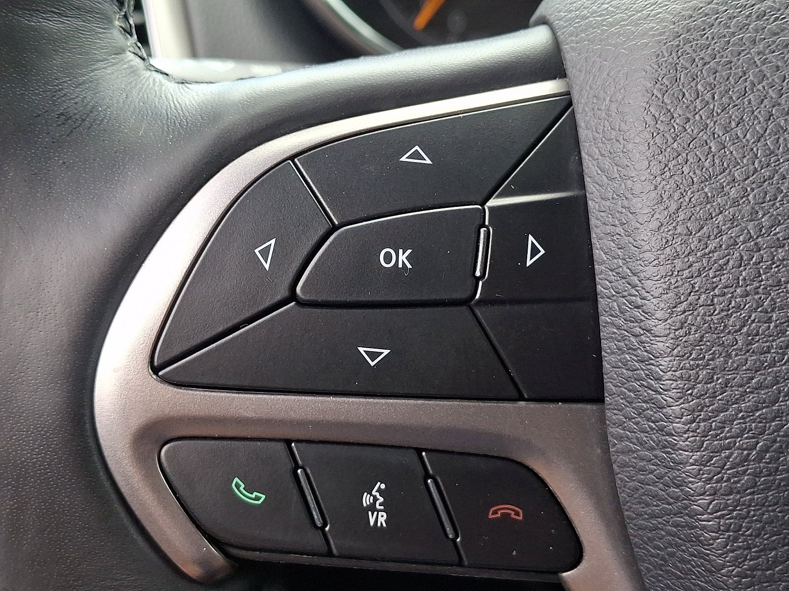 Used 2019 Jeep Grand Cherokee Altitude AWD/4WD image 25