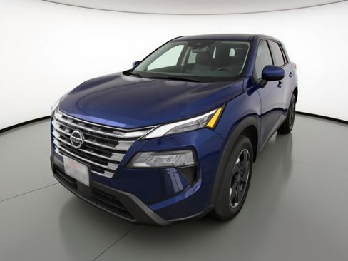 Used 2025 Nissan Rogue SV image 3